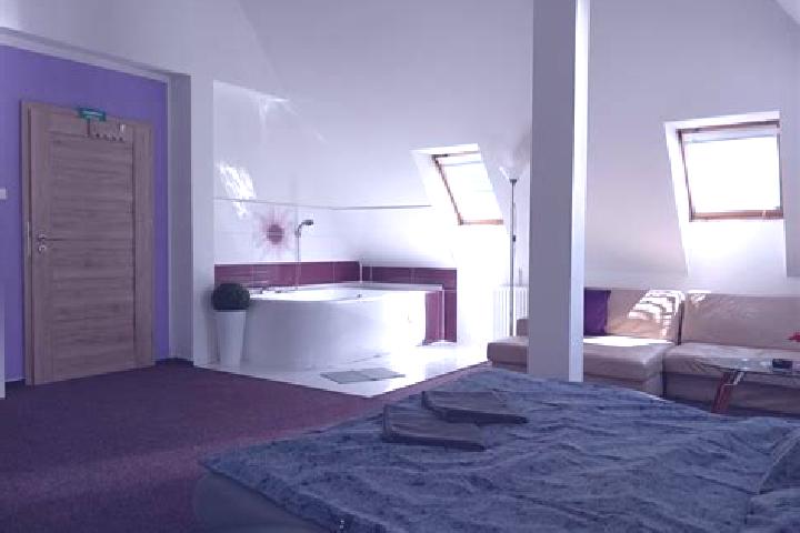 Luna, 27 — Escort in Usti, Czech Republic