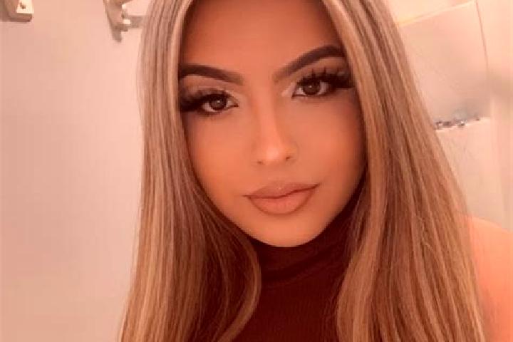 Luna, 28, a blonde brown-eyed latina companion based in Vivegnis. Offering Girlfriend Experience, A-Level. Available for incall and outcall, overnight bookin...