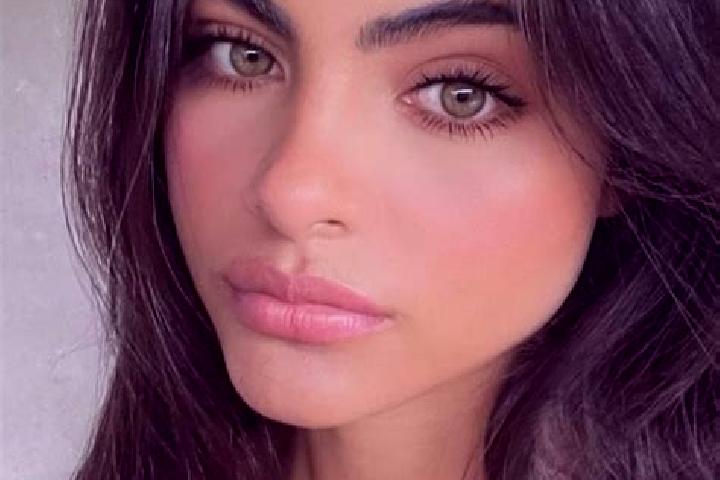 Luna, 28, a blonde dark-eyed indian companion based in Dutsen Wai. Offering Domination, Roleplay, BDSM, Duos, Girlfriend Experience. Available for incall and...