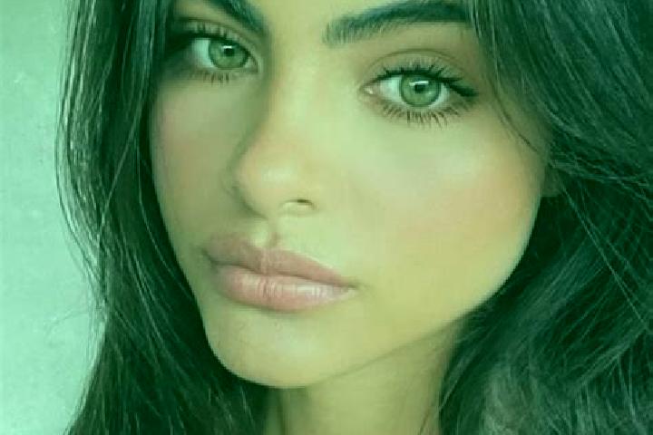Luna, 28, a brunette green-eyed european companion based in Pascoe Vale. Offering Travel Companion, Dinner Date, Erotic Massage, Massage. Available for incal...