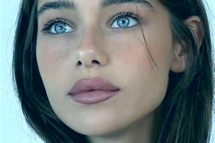 Luna, 28, a brunette grey-eyed slavic companion based in Prado-Sevilla. Offering Duos, GFE, Fetish, Couples. Available for incall and outcall, overnight book...