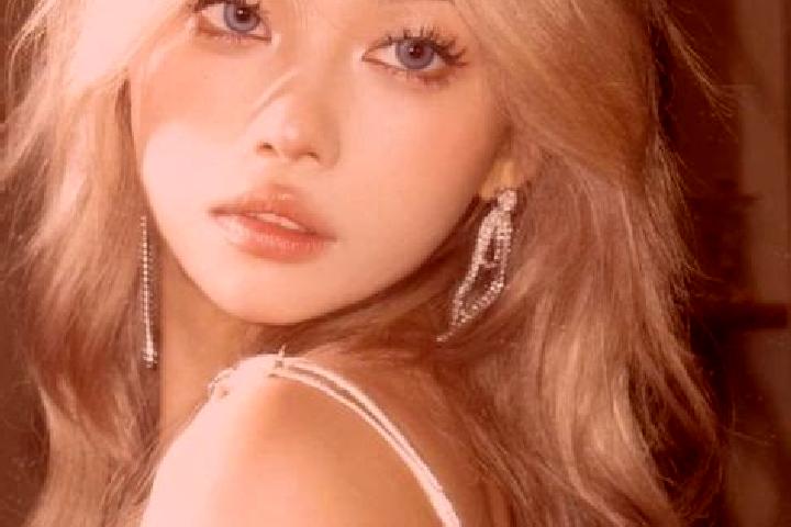 Luna, 28, a platinum blonde hazel-eyed asian companion based in Changyanbao. Offering A-Level, Roleplay. Available for incall and outcall, day and evening da...