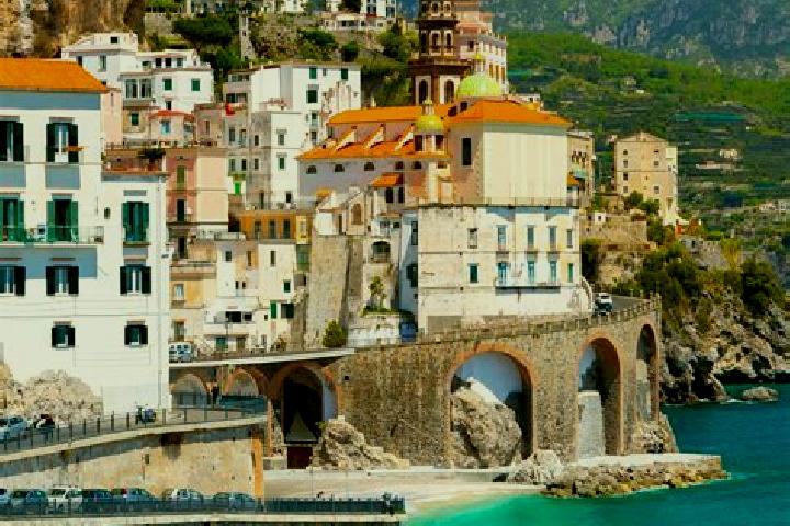 Luna, 28 — Escort in Capriglio, Italy