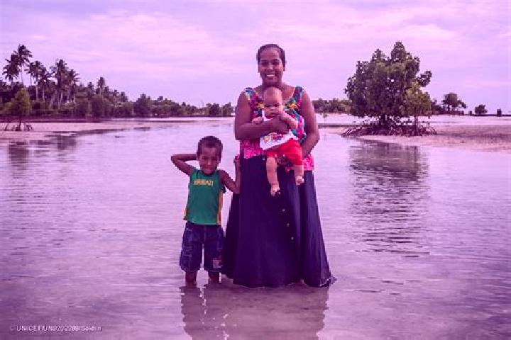 Luna, 28 — Escort in Teaoraereke Village, Kiribati