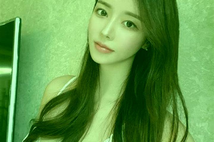 Luna, 28 — Escort in Xigangzi, China