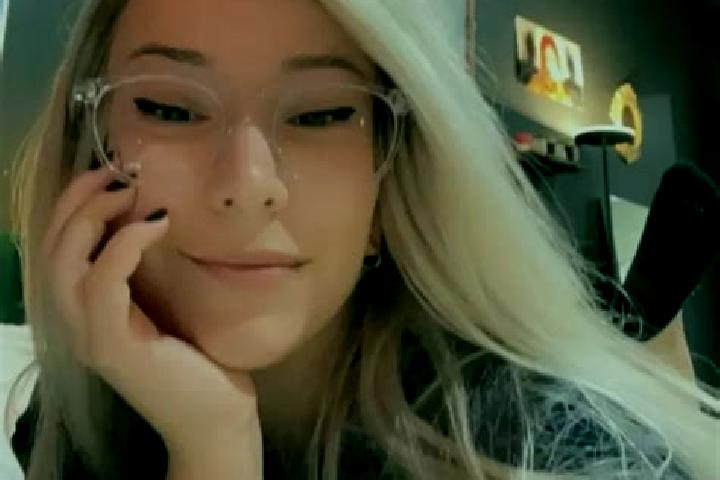Luna, 29, a blonde amber-eyed caucasian companion based in Valdahon. Offering GFE, CIM, Roleplay, Erotic Massage. Available for incall and outcall, day and e...