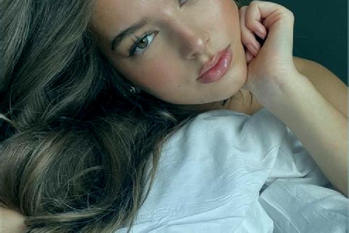 Luna, 29, a brunette hazel-eyed mediterranean companion based in Schwarzhofen. Offering Girlfriend Experience, Deep French Kissing, Massage. Available for in...