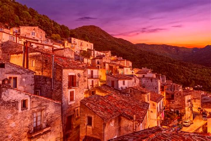 Luna, 29 — Escort in Altomonte, Italy