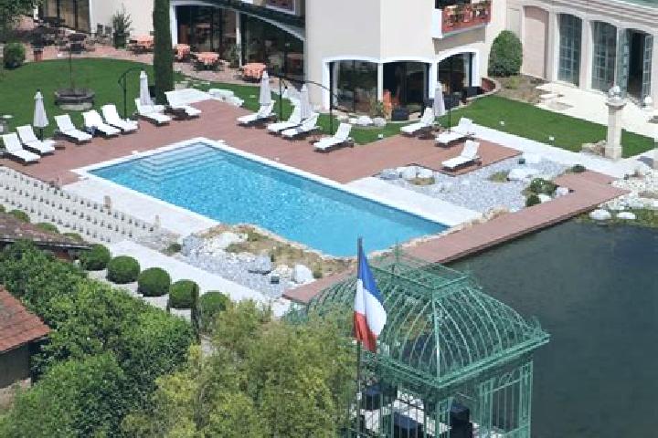 Luna, 29 — Escort in Cuiseaux, France