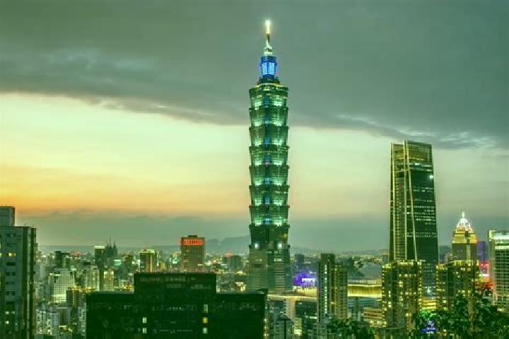 Luna, 29 — Escort in Ershui, Taiwan