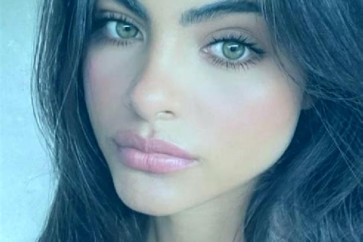 Luna, 30, a auburn dark-eyed indian companion based in Watford. Offering A-Level, Couples, CIM, Massage. Available for incall and outcall, overnight bookings...
