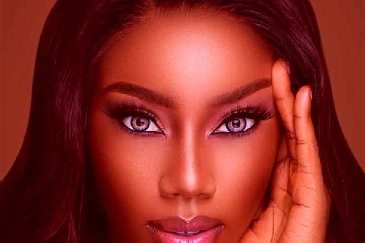 Luna, 30, a chestnut blue-eyed ebony companion based in Uddingston. Offering Erotic Massage, Striptease, Roleplay, Duos, BDSM. Available for incall and outca...