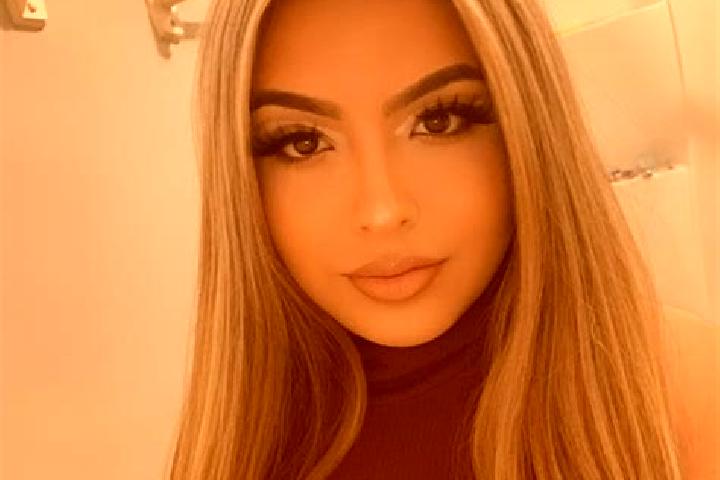 Luna, 31, a blonde brown-eyed latina companion based in Miringoni. Offering CIM, A-Level, Couples, OWO. Available for incall and outcall, day and evening dates.