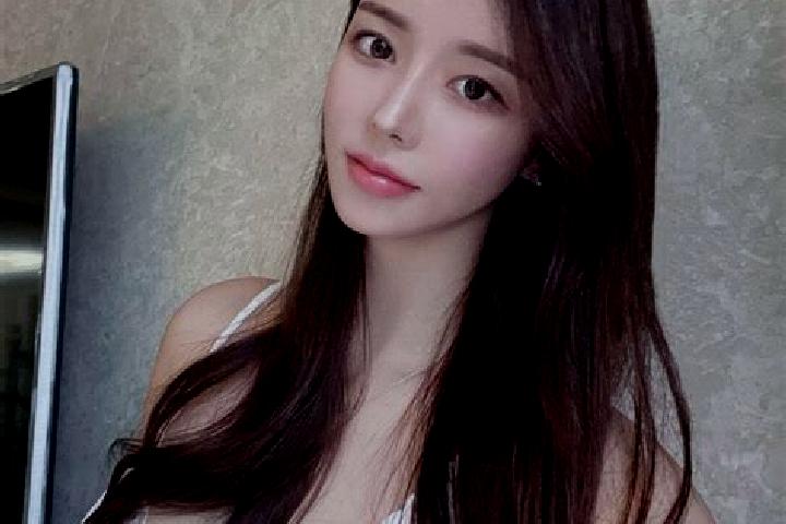 Luna, 31 — Escort in Louziqiu, China