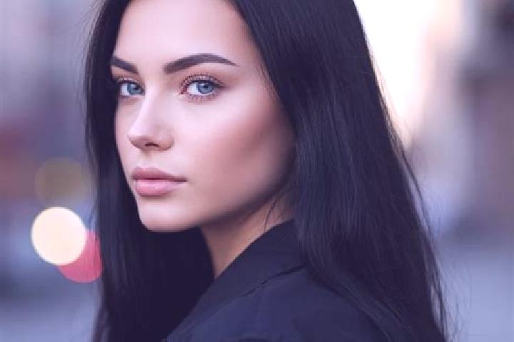 Luna, 32, a red blue-eyed latina companion based in Buenyan. Offering CIM, Roleplay. Available for incall and outcall, day and evening dates.