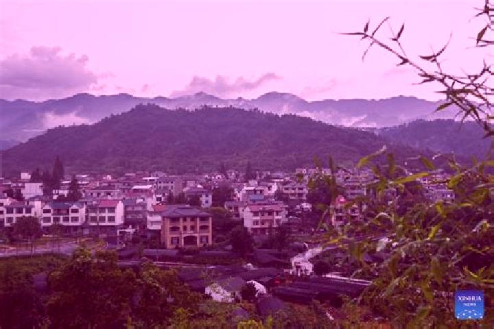 Luna, 32 — Escort in Jindong, China