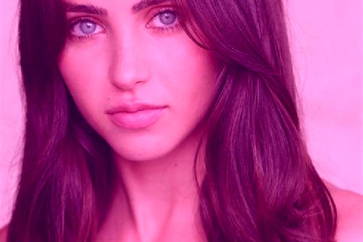 Luna, 33, a red brown-eyed mixed companion based in Krasnoye. Offering Travel Companion, 69, OWO. Available for incall and outcall, day and evening dates.