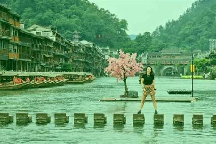 Luna, 33 — Escort in Fengchuan, China