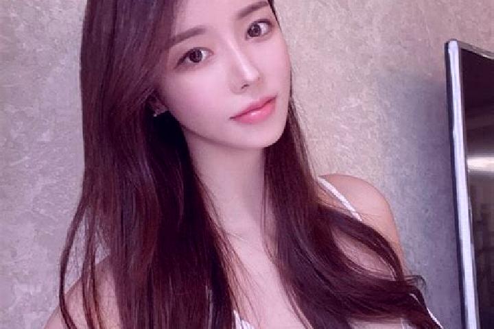 Luna, 33 — Escort in Zhuangta, China