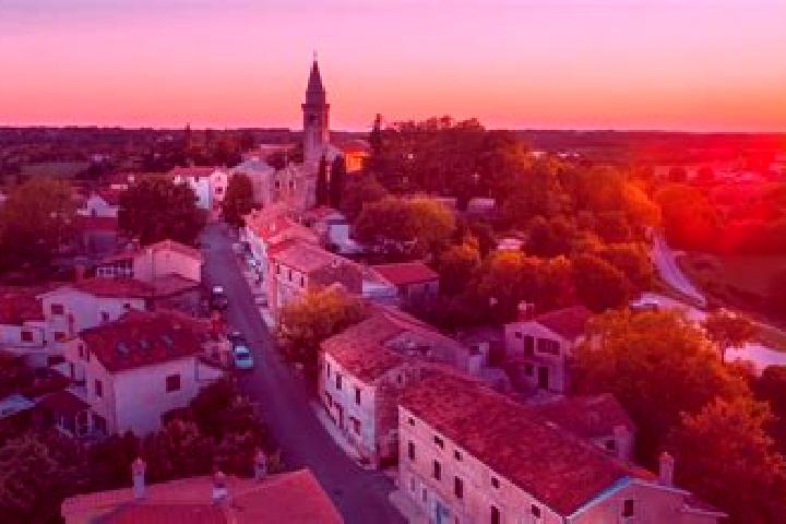 Luna, 33 — Escort in Zminj, Croatia