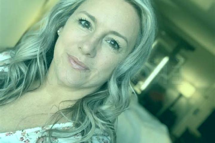 Luna, 34, a blonde grey-eyed caribbean companion based in Przeworno. Offering 69, Duos, Tantra, Overnight, Fetish. Available for incall and outcall, day and ...
