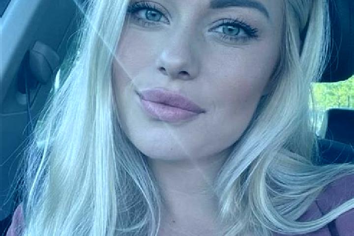 Luna, 34, a blonde hazel-eyed middle eastern companion based in Lamarche-sur-Saone. Offering Erotic Massage, Duos, BDSM. Available for incall and outcall, da...