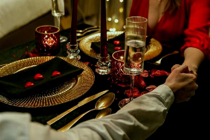 Luna, 34, a red dark-eyed european companion based in Los Altos. Offering Dinner Date, A-Level, Couples. Available for incall and outcall, overnight bookings...
