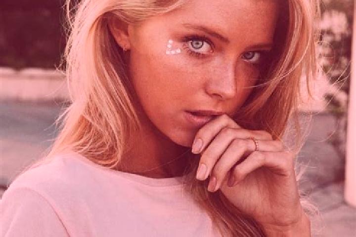 Luna, 35, a blonde blue-eyed mediterranean companion based in Dongola. Offering Striptease, BDSM, GFE. Available for incall and outcall, overnight bookings a...
