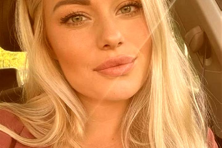 Luna, 35, a blonde hazel-eyed mixed companion based in Bratasani. Offering Fetish, 69, Party Girl. Available for incall and outcall, day and evening dates.