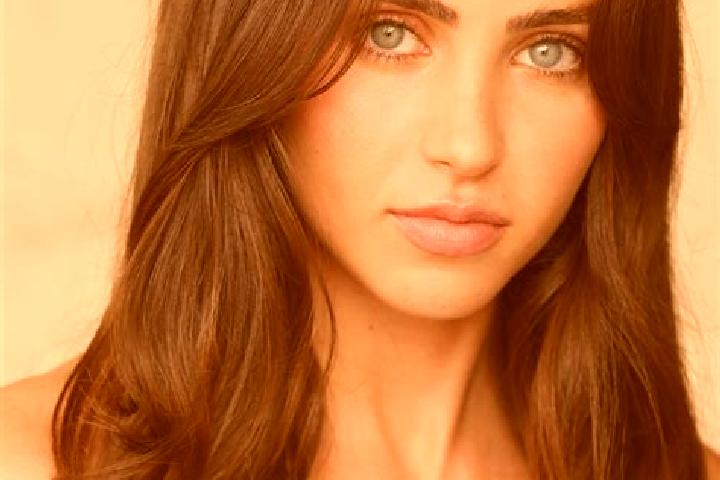 Luna, 35, a brunette hazel-eyed slavic companion based in Panelas. Offering Massage, Striptease, GFE. Available for incall and outcall, day and evening dates.