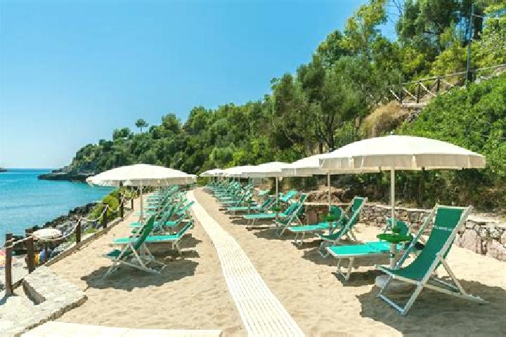 Luna, 35, a red brown-eyed mixed companion based in Marina di Camerota. Offering CIM, Striptease, Massage, Prostate Massage. Available for incall and outcall...