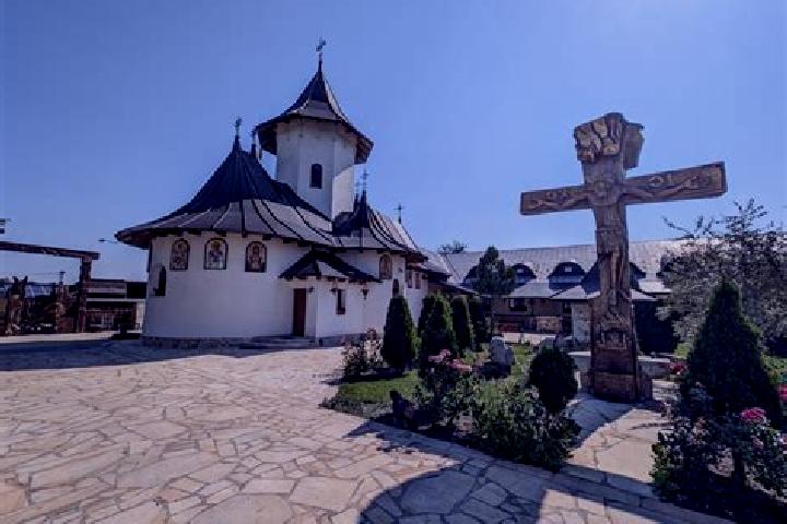 Luna, 35 — Escort in Boroaia, Romania