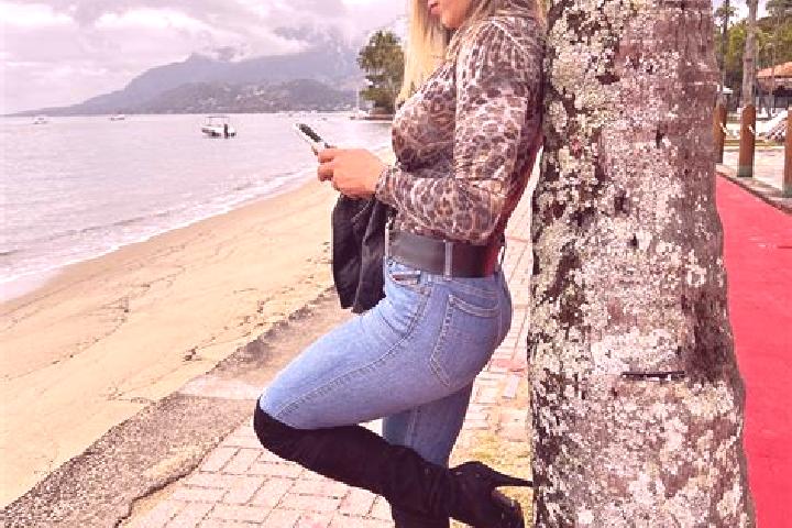 Luna, 35 — Escort in Candido Sales, Brazil