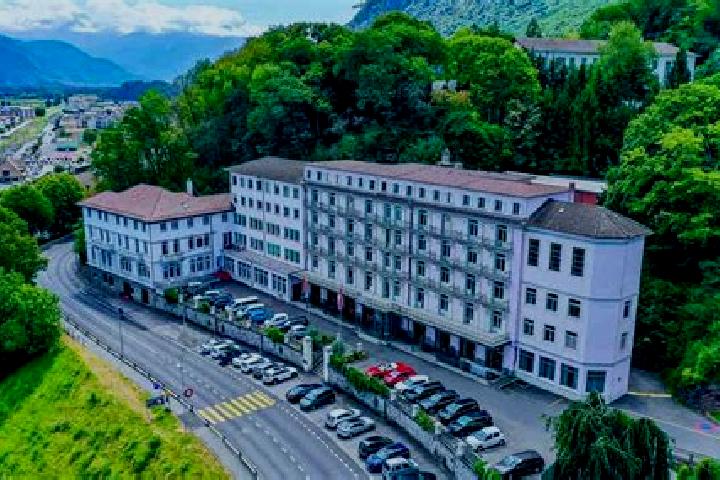 Luna, 35 — Escort in Le Bouveret, Switzerland