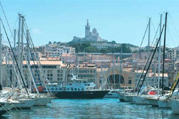 Luna, 35 — Escort in Les Camoins, France
