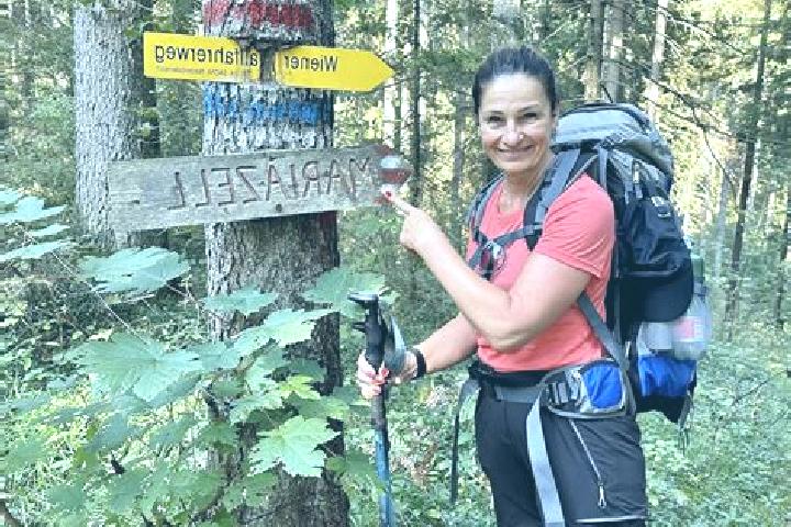 Luna, 35 — Escort in Rohr im Gebirge, Austria