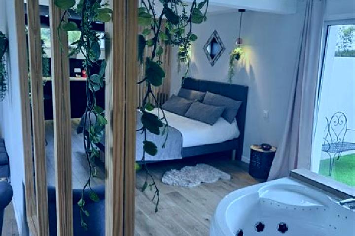 Luna, 35 — Escort in Triaize, France