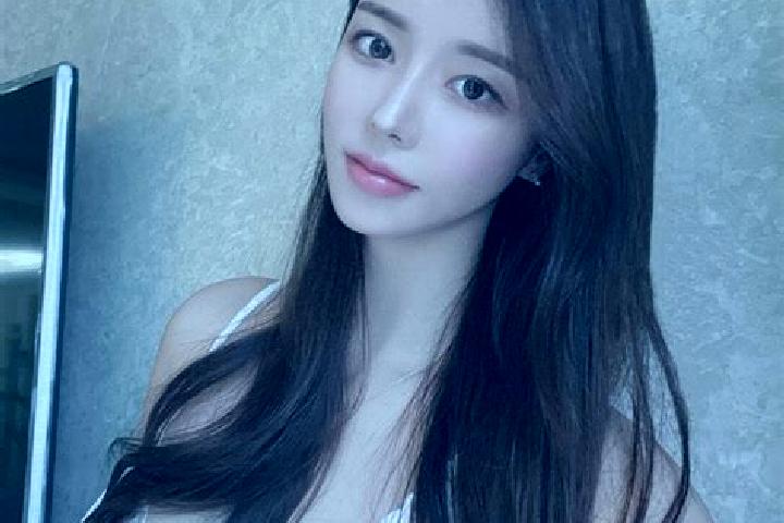 Luna, 35 — Escort in Wanbaoshan, China