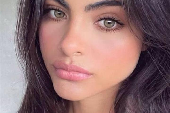 Luna, 36, a auburn dark-eyed middle eastern companion based in Rowlett. Offering Fetish, Massage, Erotic Massage, Girlfriend Experience, Couples. Available f...