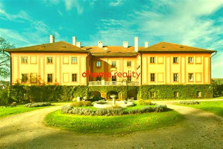 Luna, 36, a chestnut green-eyed mediterranean companion based in Luka nad Jihlavou. Offering Tantra, BDSM, Couples, Dinner Date. Available for incall and out...