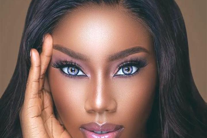 Luna, 36, a red blue-eyed ebony companion based in Silvano Pietra. Offering Roleplay, Couples, OWO, Striptease. Available for incall and outcall, day and eve...