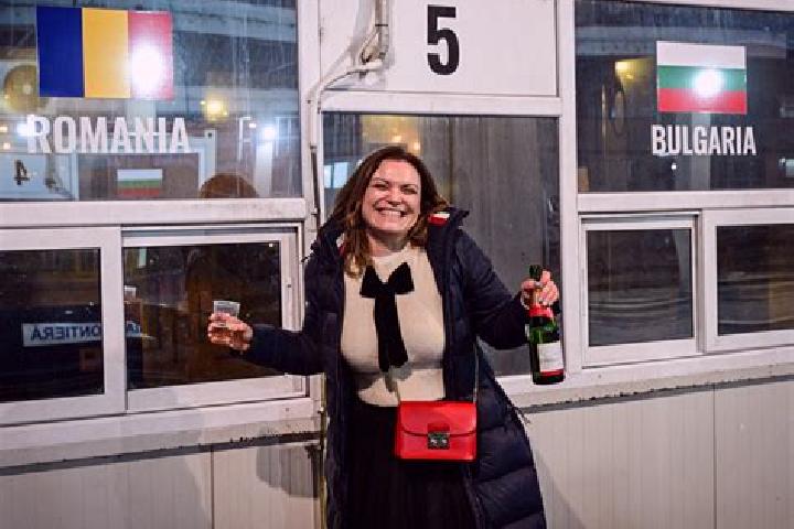 Luna, 36 — Escort in Vetrisoaia, Romania