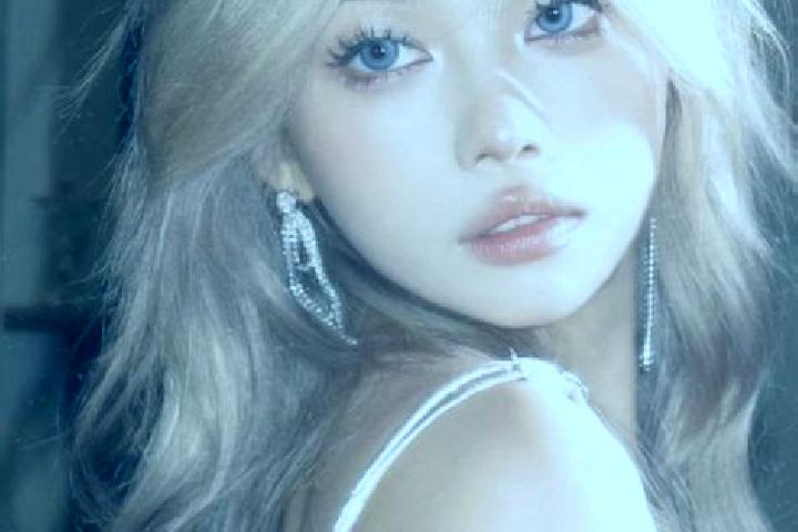 Luna, 37, a blonde grey-eyed asian companion based in Ouyatouo. Offering Tantra, OWO, Duos. Available for incall and outcall, day and evening dates.