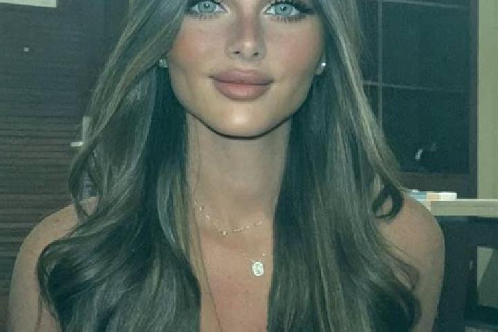 Luna, 37, a brunette dark-eyed asian companion based in Mortree. Offering A-Level, 69, Deep French Kissing, CIM. Available for incall and outcall, day and ev...