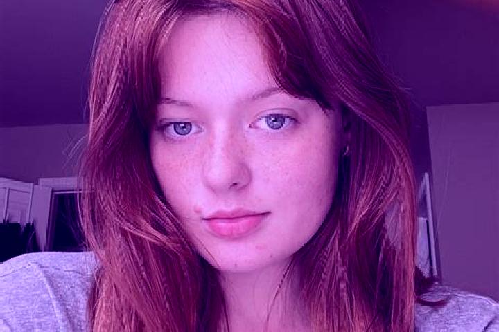 Luna, 38, a auburn grey-eyed caucasian companion based in Fengshou. Offering A-Level, Tantra, Couples. Available for incall and outcall, day and evening dates.