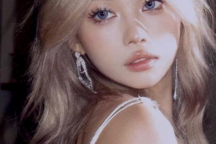 Luna, 38, a blonde blue-eyed asian companion based in Deh Barm. Offering Couples, Striptease, Overnight, Fetish. Available for incall and outcall, day and ev...