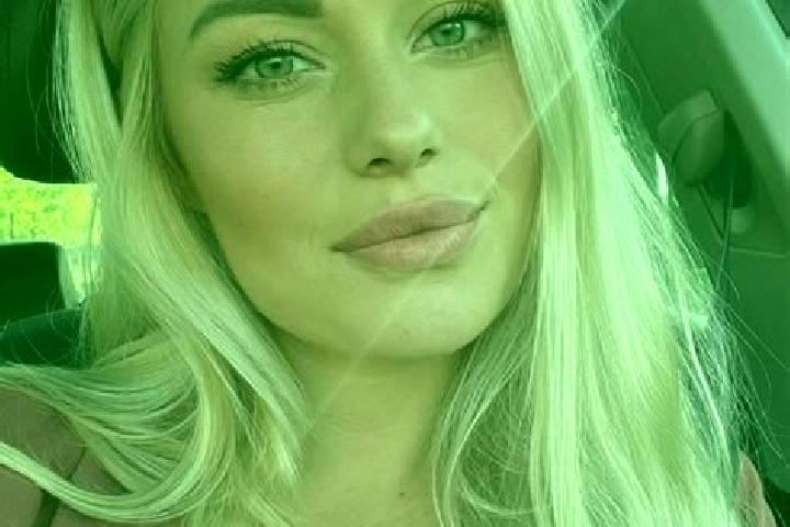 Luna, 38, a blonde hazel-eyed slavic companion based in Fizzonasco. Offering Dinner Date, Tantra, A-Level, Overnight, Massage. Available for incall and outca...