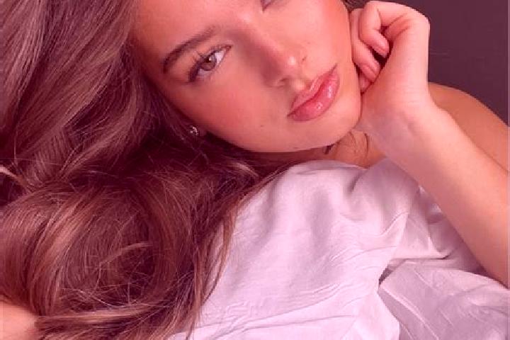 Luna, 38, a brunette hazel-eyed latina companion based in Kesiutkawan Kaja. Offering Domination, CIM, Erotic Massage, Dinner Date. Available for incall and o...