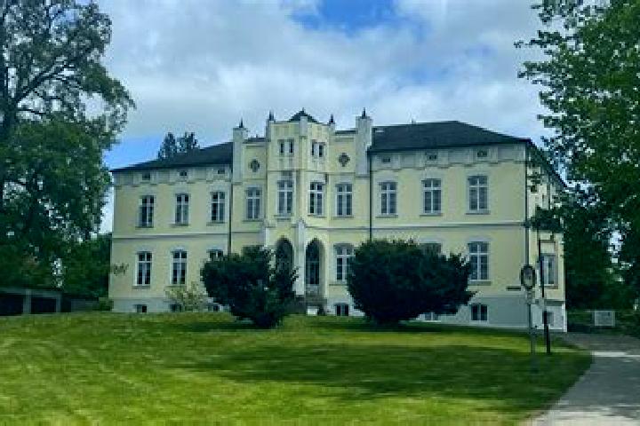Luna, 38 — Escort in Muehlen Eichsen, Germany