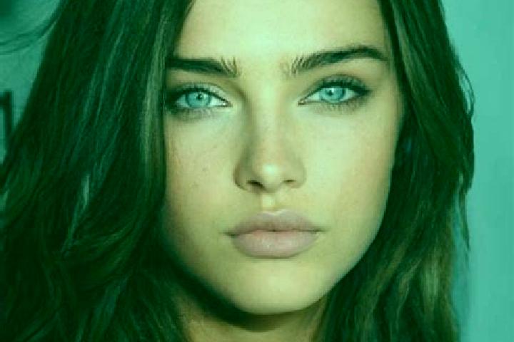 Luna, 39, a brunette blue-eyed mixed companion based in Mairena del Aljarafe. Offering Dinner Date, Couples, Travel Companion. Available for incall and outca...